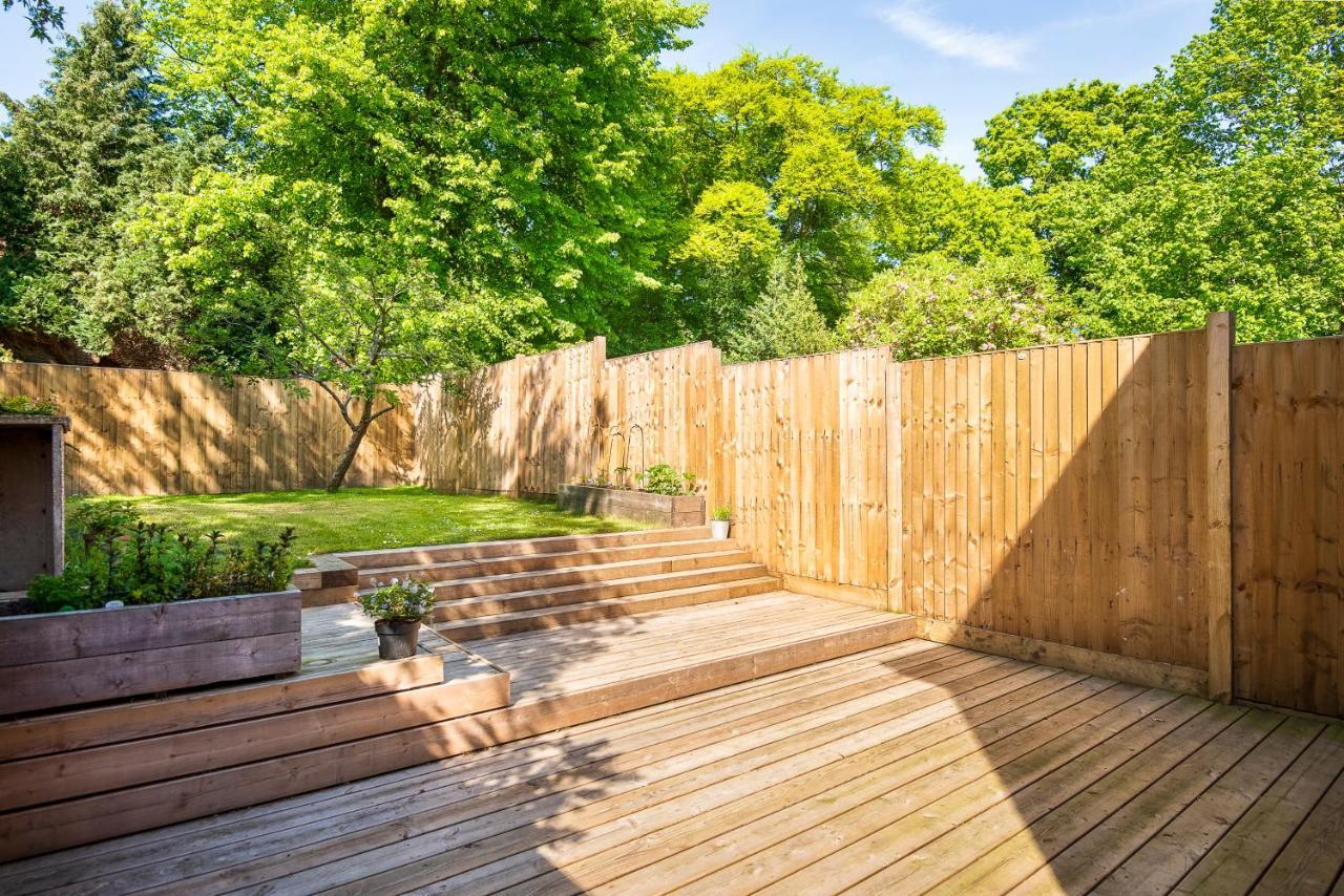 2 Bed House Close To Town Centre Bracknell Exterior photo