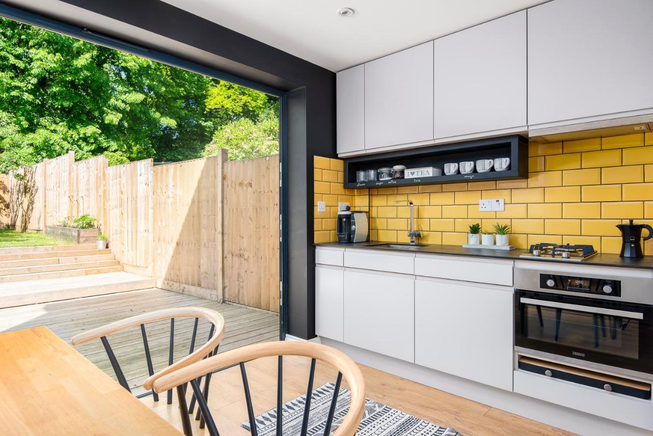 2 Bed House Close To Town Centre Bracknell Exterior photo